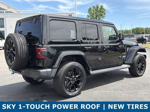Used 2023 Jeep Wrangler Unlimited Sahara w/ Cold Weather Group AWD/4WD image 10