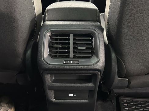 Used 2025 Volkswagen Taos SE image 31