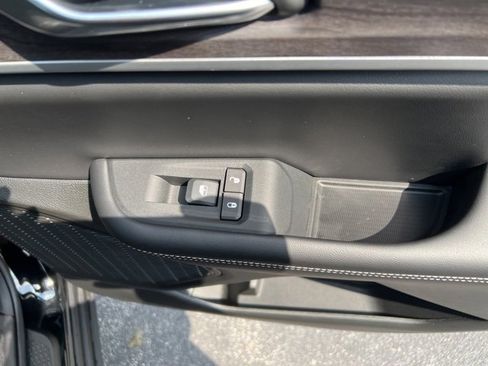 New 2025 Jeep Grand Cherokee L Limited w/ Black Appearance Package image 13