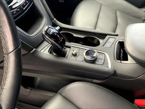 Used 2022 Cadillac XT6 Sport w/ Technology Package image 17