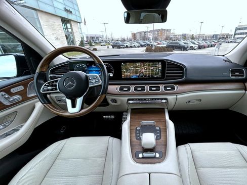 Used 2022 Mercedes-Benz GLS 580 4MATIC image 12