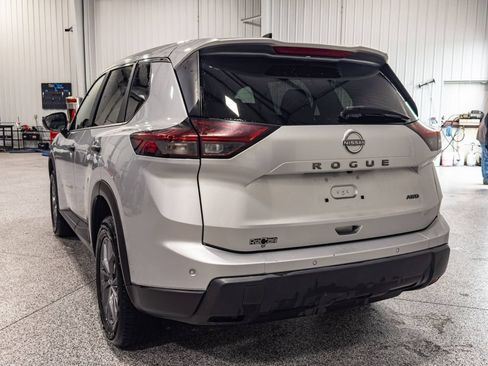 Used 2024 Nissan Rogue S AWD/4WD image 3