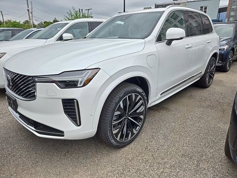 New 2026 Volvo XC90 T8 Plus image 2