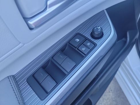 Used 2025 Toyota Sienna XLE image 13