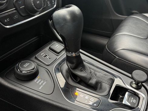 Used 2021 Jeep Cherokee Latitude Plus image 17