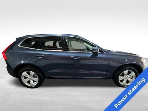 Used 2022 Volvo XC60 B5 Momentum image 4