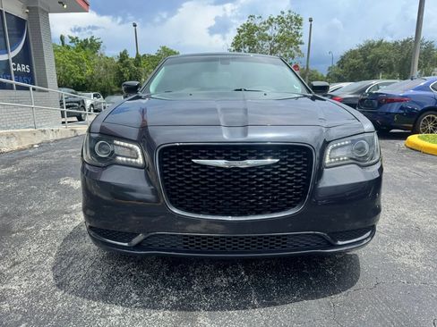 Used 2018 Chrysler 300 Touring w/ Sport Appearance Package RWD image 4
