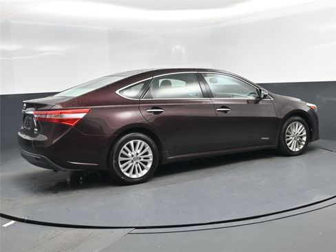 Used 2013 Toyota Avalon XLE Premium image 4