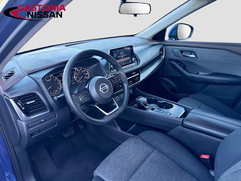 Used 2021 Nissan Rogue SV image 11