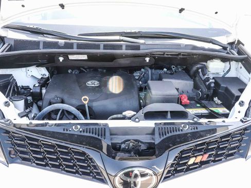 Used 2020 Toyota Sienna SE w/ Nightshade Edition FWD image 27
