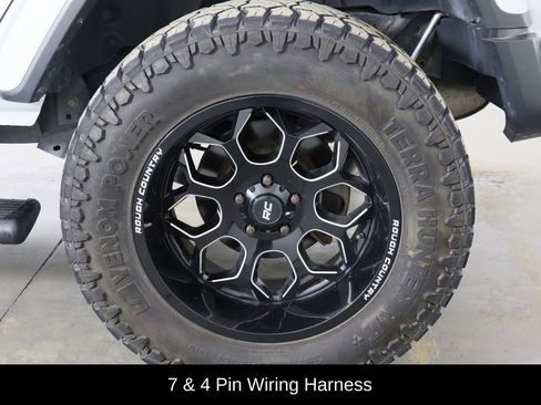 Used 2019 Jeep Wrangler Unlimited Sahara image 38