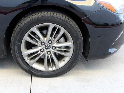 Used 2016 Toyota Camry SE image 32