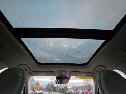 Used 2020 Volvo V60 T5 Cross Country image 24