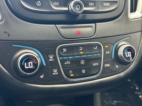 Used 2019 Chevrolet Malibu Hybrid w/ Leather Package image 18