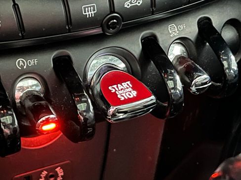 Used 2017 MINI Cooper S image 30