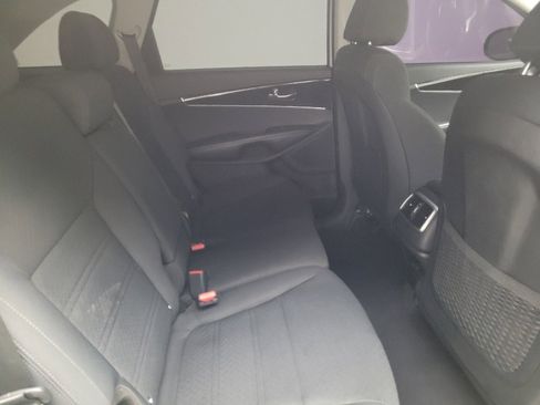 Used 2019 Kia Sorento FWD image 19