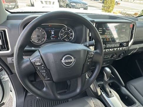 Certified 2025 Nissan Frontier SV image 42