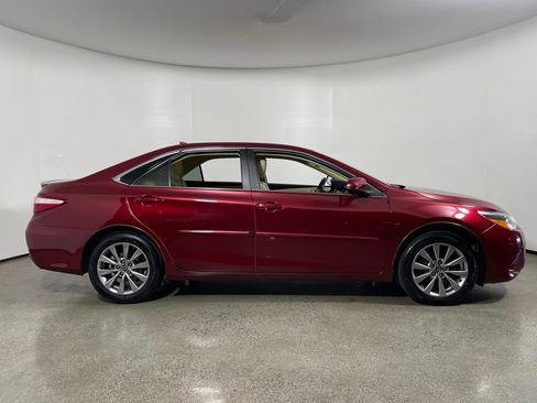 Used 2017 Toyota Camry XLE image 2