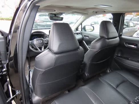 Used 2024 Toyota Corolla Cross XLE image 14
