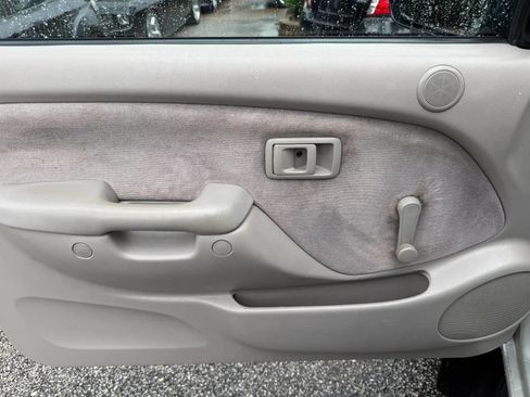 Used 2003 Toyota Tacoma PreRunner RWD image 9