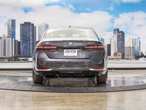 Used 2026 BMW i5 eDrive40 image 11