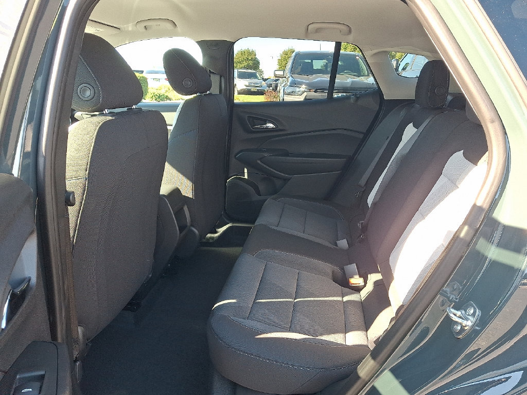 New 2026 Chevrolet Trax LS w/ LS Convenience Package FWD image 5