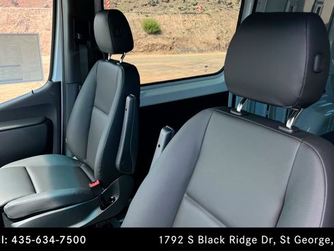 Used 2025 Mercedes-Benz Sprinter 2500 image 16