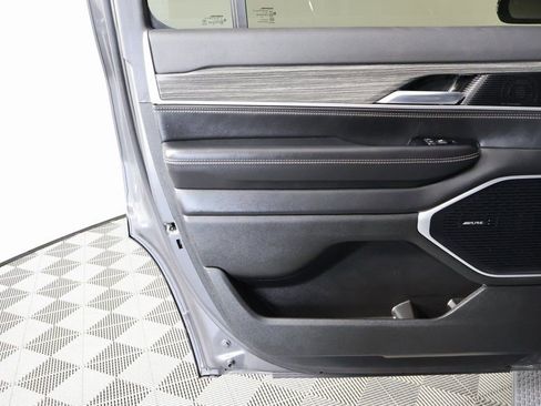 Used 2022 Jeep Wagoneer Series II AWD/4WD image 13