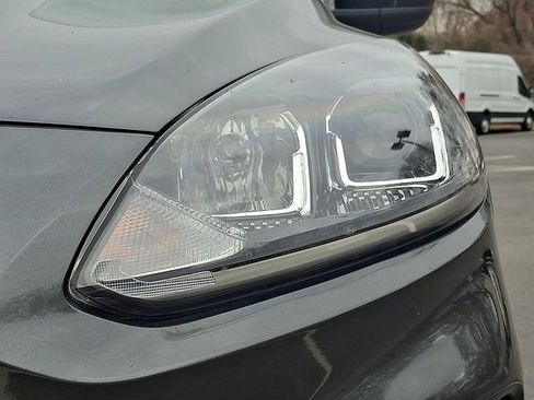 Used 2020 Ford Escape SE image 9