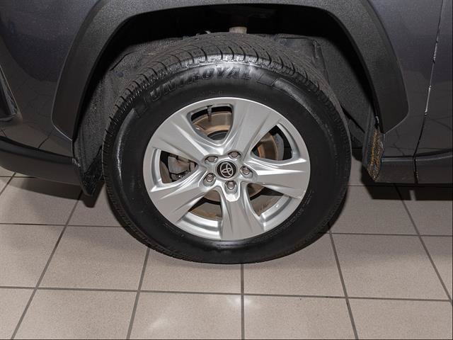 Used 2021 Toyota RAV4 XLE w/ XLE Grade Weather Package AWD/4WD image 6