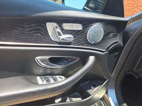 Used 2017 Mercedes-Benz E 300 image 9