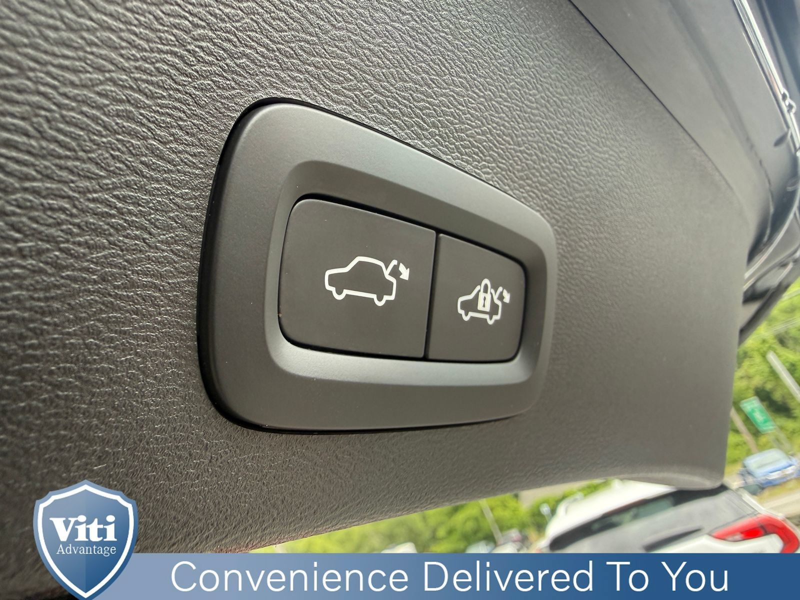 Certified 2023 Volvo XC40 B5 Ultimate w/ Protection Package Premier AWD/4WD image 25