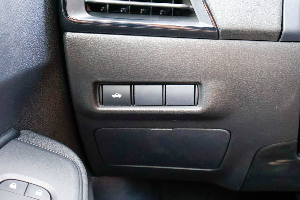 New 2027 Nissan Sentra SV w/ Floor Mat Package FWD image 15