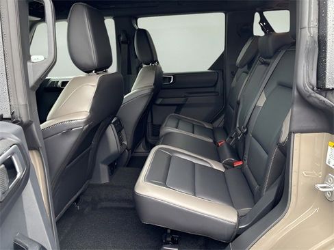 New 2025 Ford Bronco Outer Banks w/ Sasquatch Package image 19