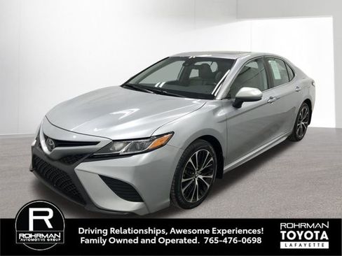 Used 2020 Toyota Camry SE image 2