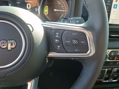 Used 2025 Jeep Wrangler Unlimited Sahara AWD/4WD image 21