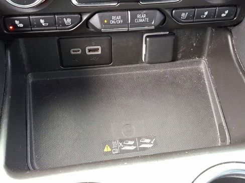 Used 2023 GMC Yukon SLT image 32