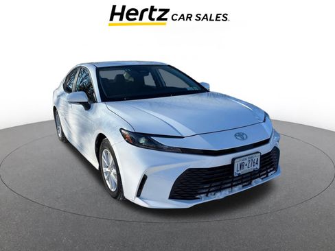 Used 2025 Toyota Camry LE image 1