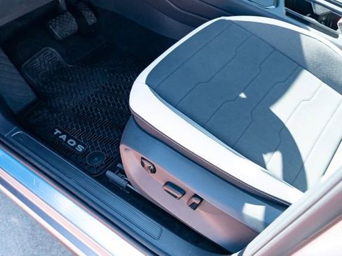 New 2026 Volkswagen Taos SE FWD image 28