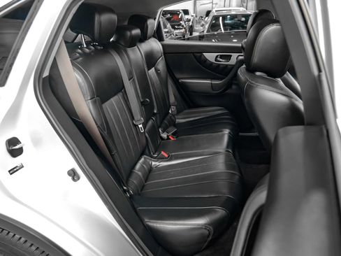 Used 2017 INFINITI QX70 AWD w/ Premium Package image 46