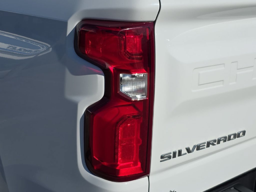 Used 2022 Chevrolet Silverado 1500 LTZ AWD/4WD image 35