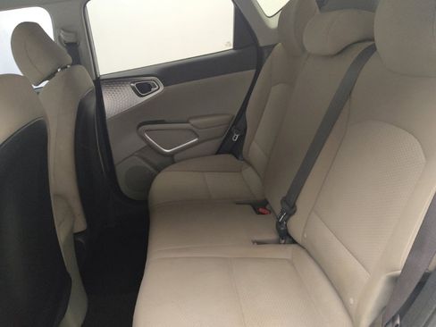 Used 2022 Kia Soul LX image 18