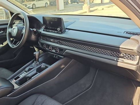 Used 2025 Honda Accord LX image 32