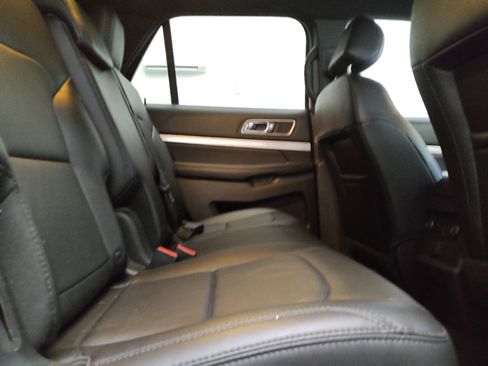 Used 2017 Ford Explorer XLT w/ Equipment Group 202A FWD image 19