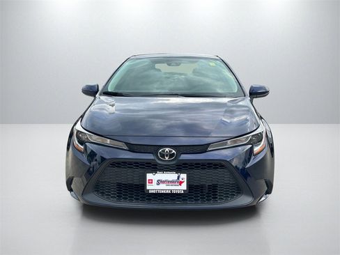 Used 2022 Toyota Corolla LE image 2