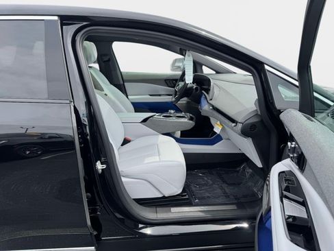 Certified 2025 Cadillac Optiq Luxury 1 AWD/4WD image 15