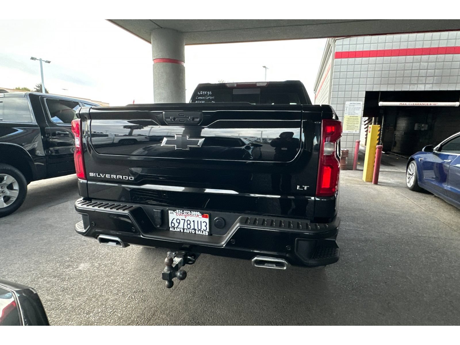 Used 2023 Chevrolet Silverado 1500 LT Trail Boss w/ LT Trail Boss Premium Package AWD/4WD image 6
