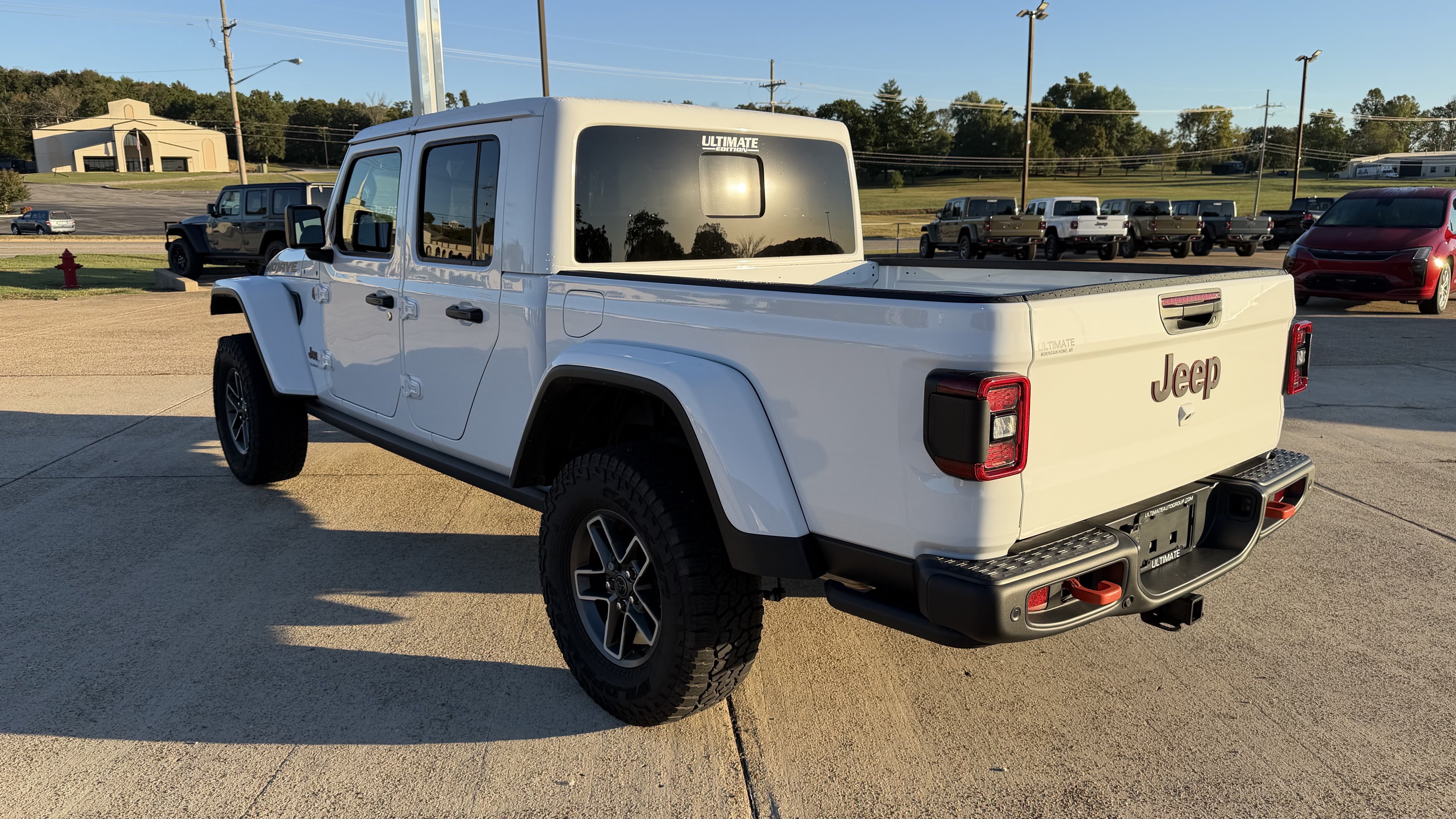Used 2026 Jeep Gladiator Mojave AWD/4WD image 5