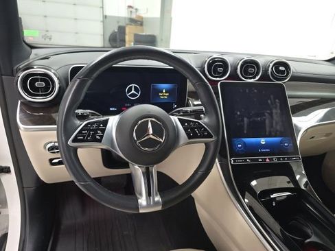 Used 2023 Mercedes-Benz GLC 300 4MATIC image 12