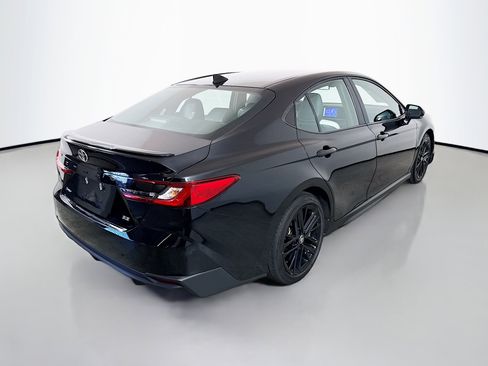Used 2025 Toyota Camry SE image 7